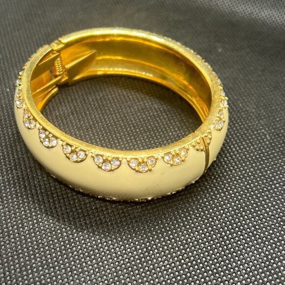 STELLA & DOT Cream Rhinestone Enamel Hinged Bangle Bracelet Chunky GoldTone - Picture 12 of 12